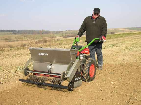 agria 5500 mit Kreiselegge und Aufsattelsämaschine agria 5500 mit Kreiselegge und Aufsattelsämaschine