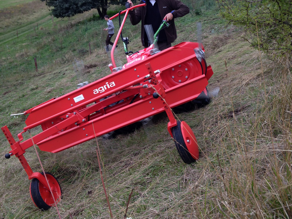 agria 5900 Cyclone avec rateau andaîneur agria 5900 Cyclone avec rateau andaîneur