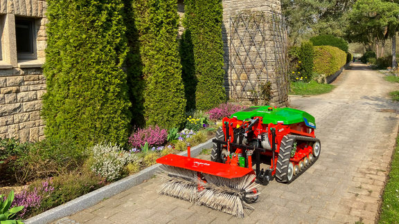 agria 9700e mit Kehrmaschine agria 9700e mit Kehrmaschine
