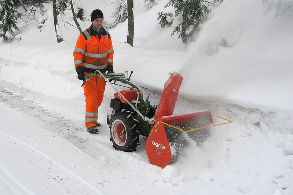 agria 3400 mit Schneefräse agria 3400 mit Schneefräse