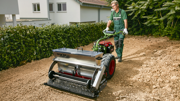 agria 3400 mit Kreiselegge und Aufsattelsämaschine agria 3400 mit Kreiselegge und Aufsattelsämaschine