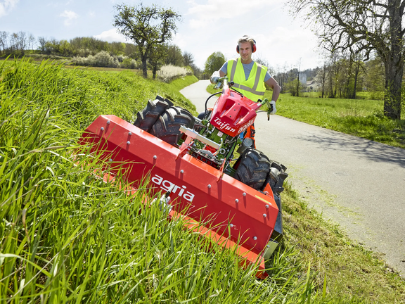agria 5900 Taifun Gerätetraeger mit Mulcher agria 5900 Taifun Gerätetraeger mit Mulcher