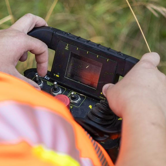 Equipped as standard: Remote control with tilt sensor Equipped as standard: Remote control with tilt sensor