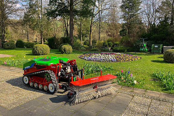 agria 9700e mit Kehrmaschine agria 9700e mit Kehrmaschine