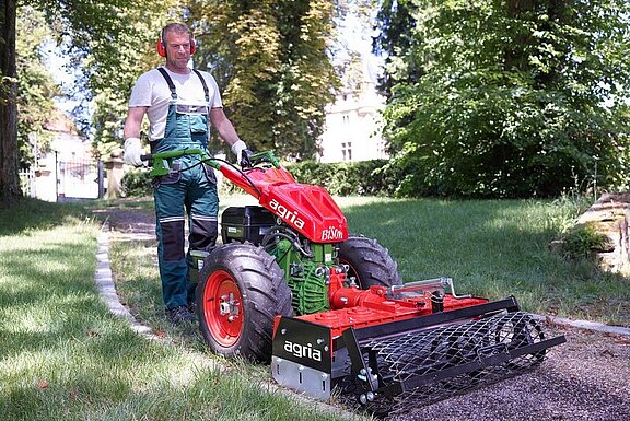 agria 5900 Bison agria 5900 Bison Geräteträger mit Wegepflegegerät