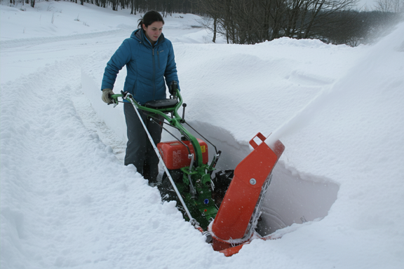 agria 3400 mit Schneefräse agria 3400 mit Schneefräse