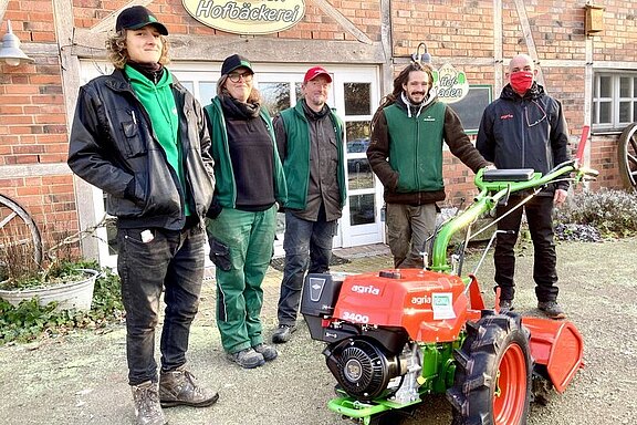 Übergabe der neuen agria 3400 mit Fräse an den Hof Wessels Übergabe der neuen agria 3400 mit Fräse an den Hof Wessels