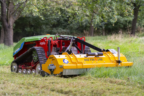 agria 9700e Ferngesteuerter Akku-Geräteträger mit Müthing MU-FM Vario Mulchgerät agria 9700e Ferngesteuerter Akku-Geräteträger mit Müthing MU-FM Vario Mulchgerät
