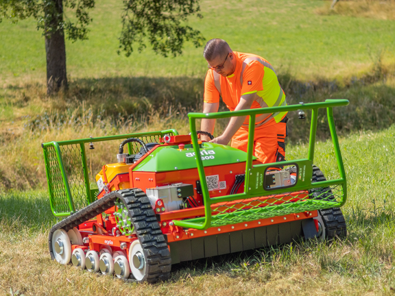 agria 9600 Remote controlled high grass rotary mulcher with open branch deflector agria 9600 Remote controlled high grass rotary mulcher with open branch deflector